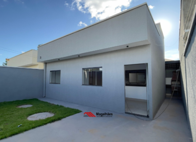 Casa nova com suíte e área gourmet !