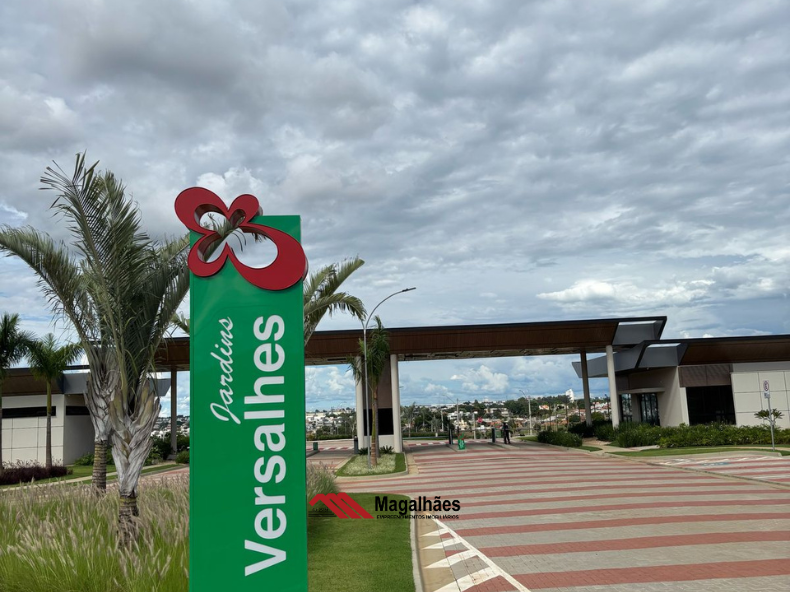 LOTE à VENDA NO JARDINS VERSALHES✨ LOTE à VENDA NO JARDINS VERSALHES✨